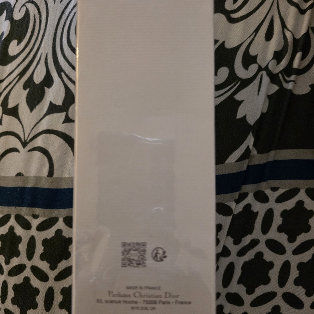 Dior J'adore Eau de Parfum - Elegant Gold and White 100% AUTHENTIC - Picture 3 of 3